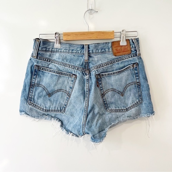 Levis High Rise Wedgie Short in Buena Vista Light - Picture 5 of 13